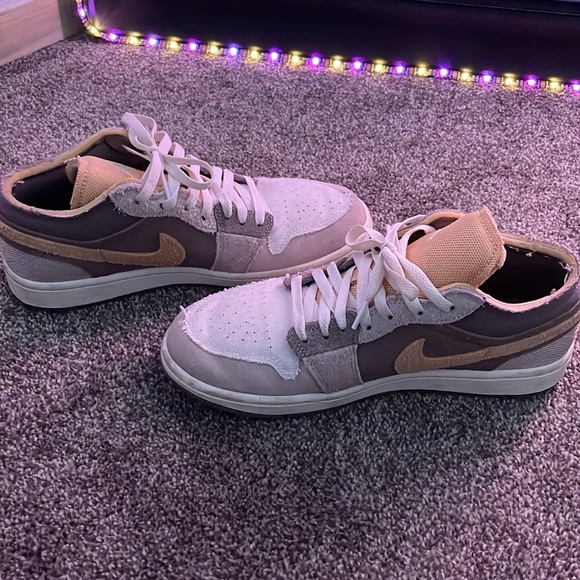 2023 Air Jordan 1 Low SE Craft 'Inside Out Taupe Haze' - Picture 4 of 4